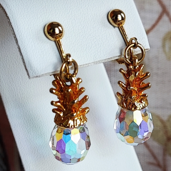 Pineapple Aurora Borealis Faceted Glass Crystal Gold Tone Vintage Clip Earrings - Picture 3 of 8